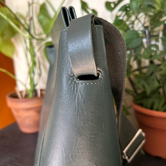 The Everlane Form Bag Green Italian Leather Purse Quiet Luxury Minimalist - Picture 7 of 12